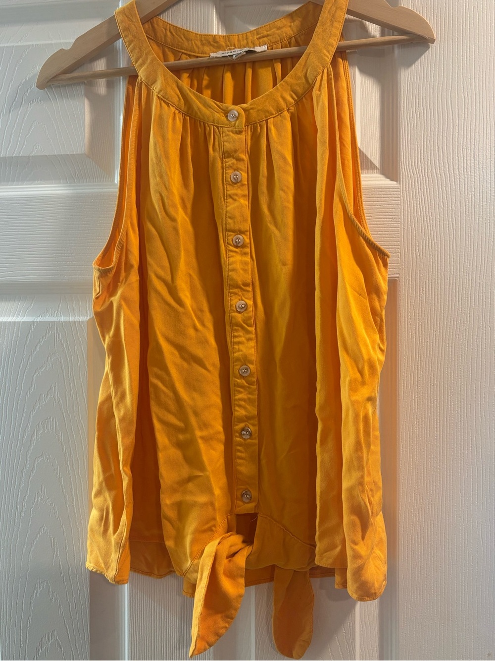 Rose & Olive Yellow Button-Front Tie-Hem Sleeveless Camisole